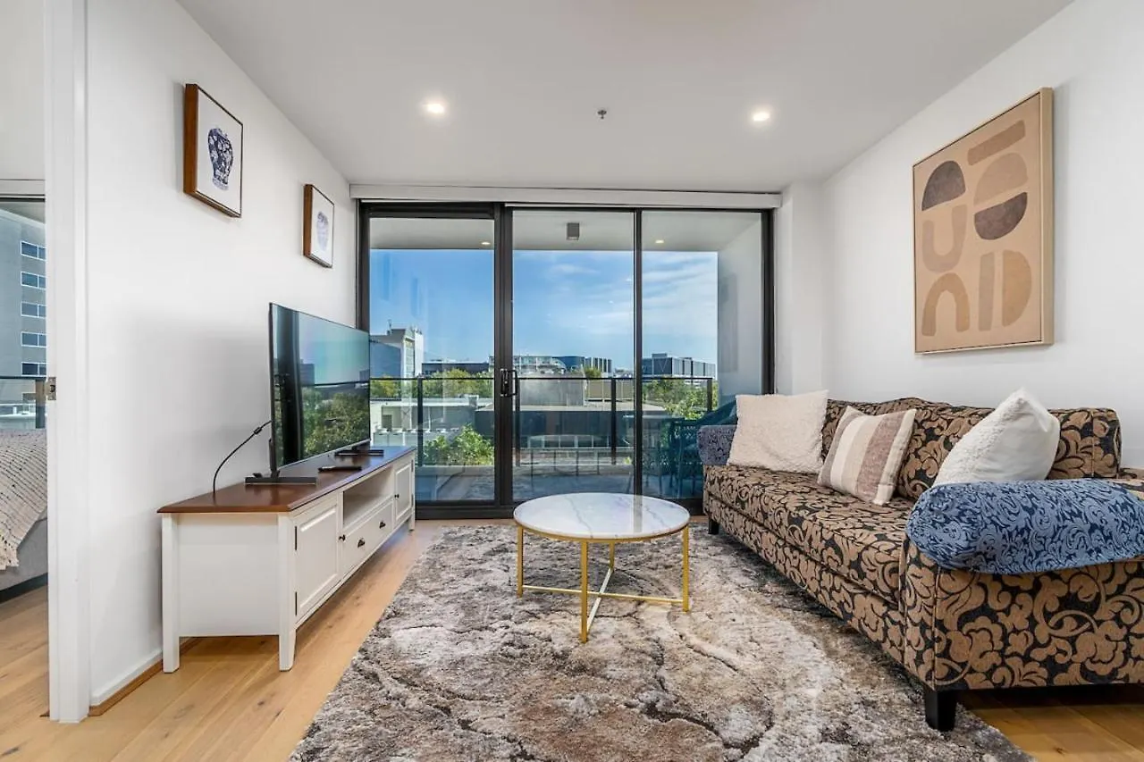 North-Facing Apt 3 Min To Canberra Times Fountain